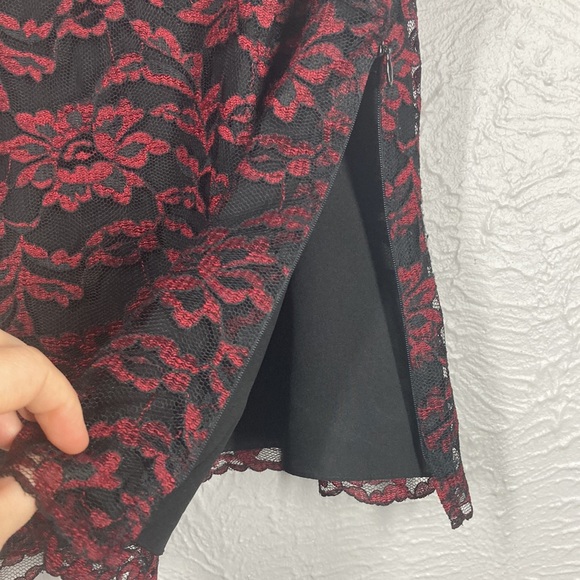 Gianni Petite Red & Black Lace Sleeveless Top Women's Size 8 - MADE IN U… - Picture 7 of 8
